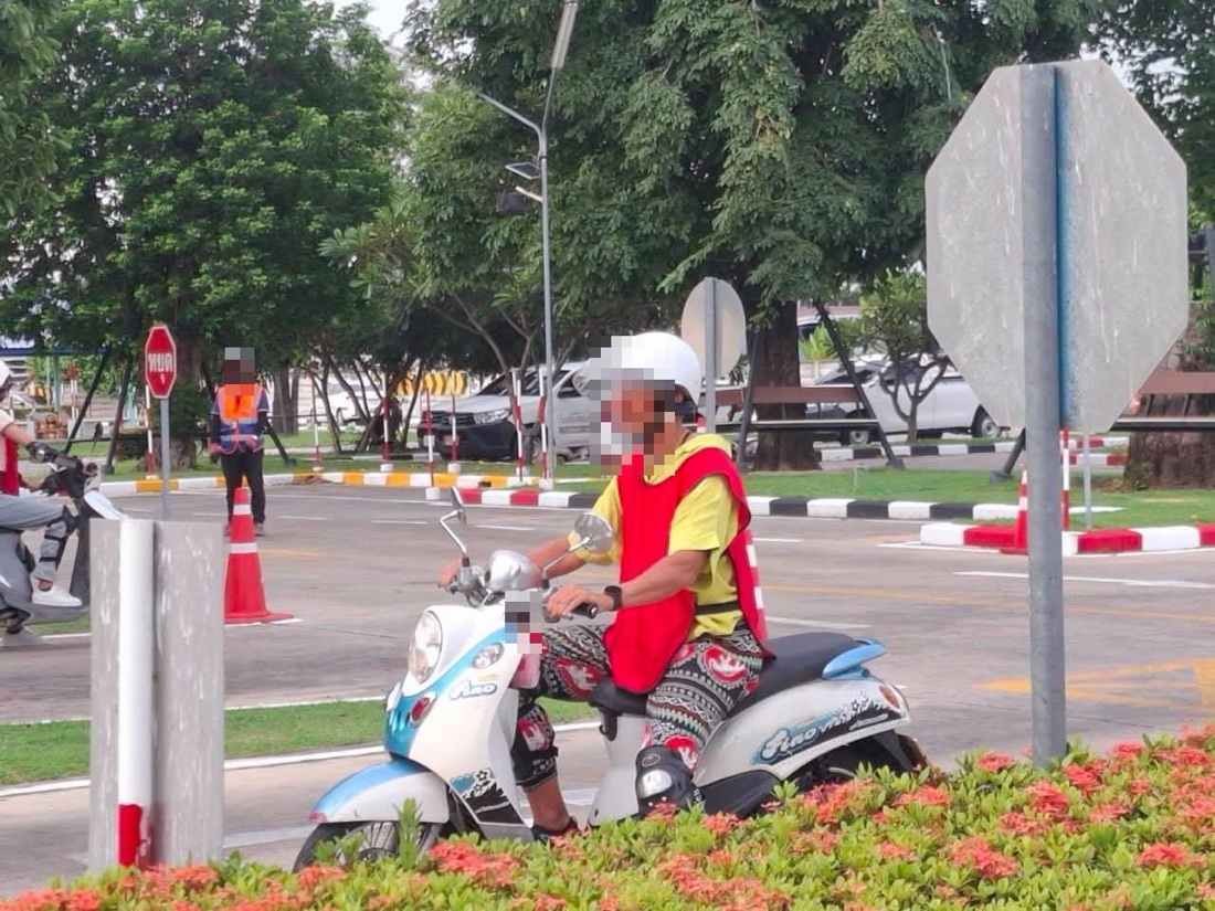Client taking the motorbike driving test